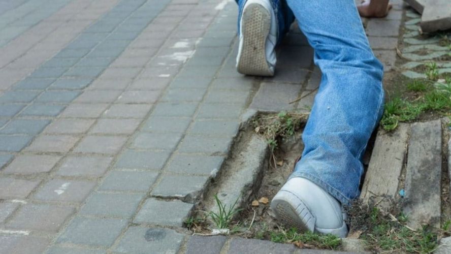 Disservizi pubblici: quando il Comune è responsabile dei danni e cosa può fare il cittadino