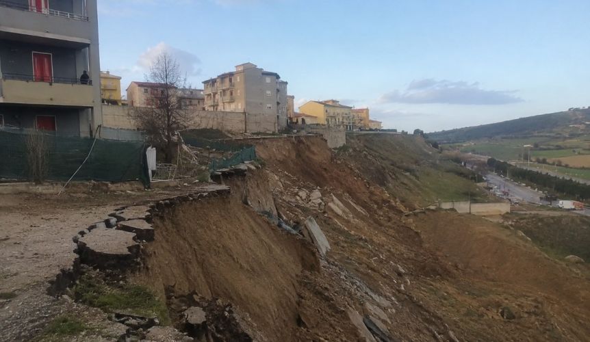 Frana di Niscemi: il danno non finisce con l’emergenza e i cittadini chiedono giustizia e risarcimento